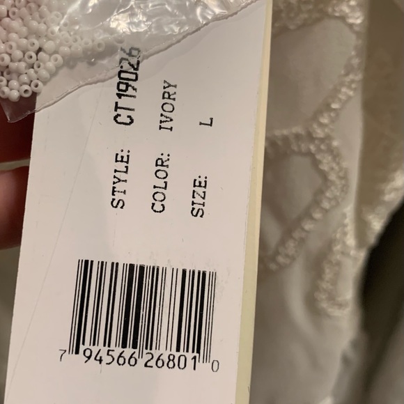 New!!! Never worn silk Nicole Miller beautiful top! - Picture 6 of 8